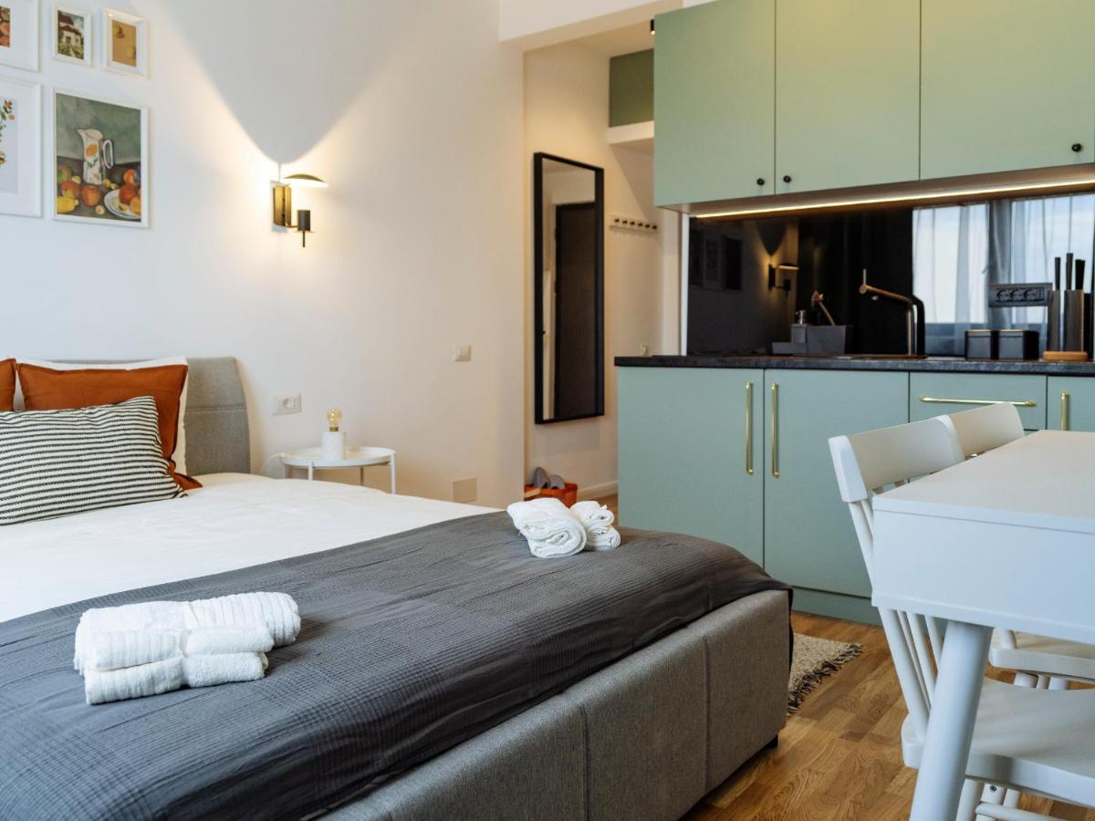 Beautiful Modern Studio - Cismigiu Park - Netflix Bucureşti Ngoại thất bức ảnh